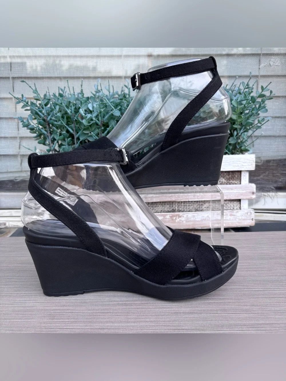 Crocs Leigh ll Cross-Strap Ankle Wedge Black Sandals 7